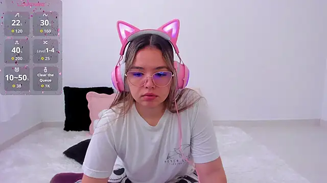 Alana Banana  online show from November 2025 01:43:02 PM