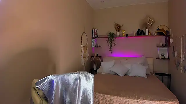 MaryRosenberg online show from October 2025 11:31:01 AM