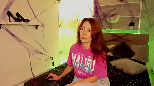 IsabelKiss online show from November 2025 01:32:01 PM