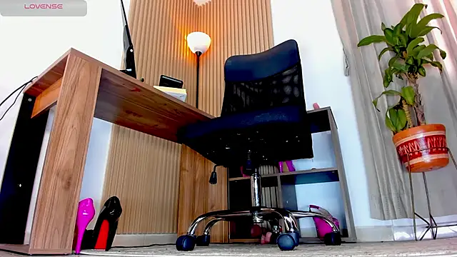 Snapshot of Anastacia_lestrange chatting on November 2025 05:13:01 PM Anastacia lestrange online show from November 2025 05:13:01 PM