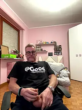 Axl hot online show from January 2026 02:55:01 PM