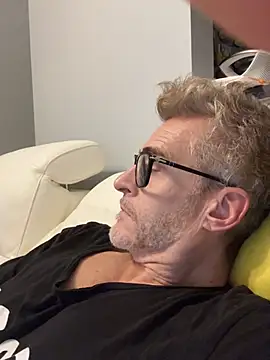 Axl hot online show from February 2026 12:29:01 AM