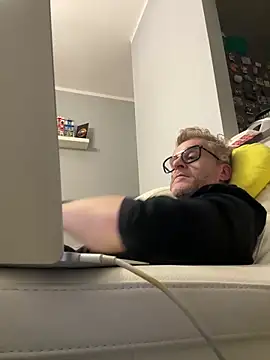 Axl hot online show from February 2026 09:26:02 PM