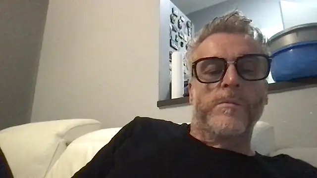 Snapshot of Axl_hot chatting on April 2026 05:50:01 PM Axl hot online show from April 2026 05:50:01 PM