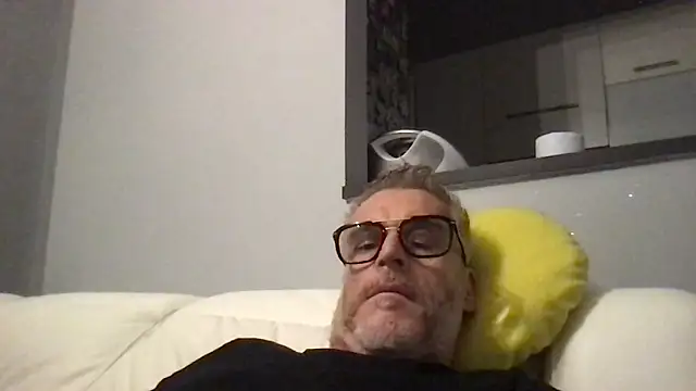 Snapshot of Axl_hot chatting on May 2026 12:59:01 AM Axl hot online show from May 2026 12:59:01 AM