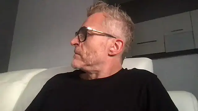 Snapshot of Axl_hot chatting on May 2026 05:29:01 PM Axl hot online show from May 2026 05:29:01 PM
