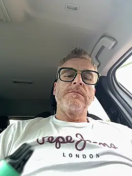 Snapshot of Axl_hot chatting on May 2026 03:42:02 PM Axl hot online show from May 2026 03:42:02 PM