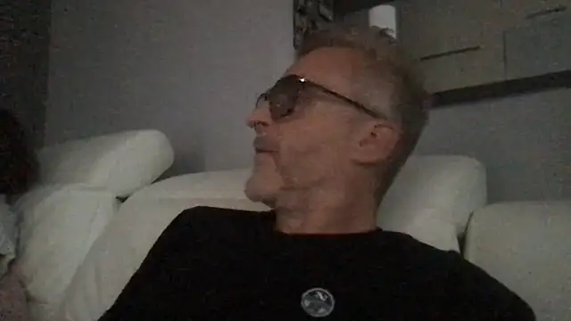 Snapshot of Axl_hot chatting on May 2026 06:27:01 PM Axl hot online show from May 2026 06:27:01 PM