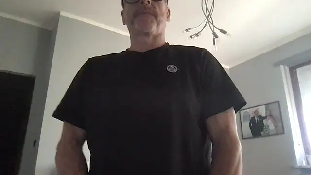 Snapshot of Axl_hot chatting on May 2026 12:24:01 PM Axl hot online show from May 2026 12:24:01 PM