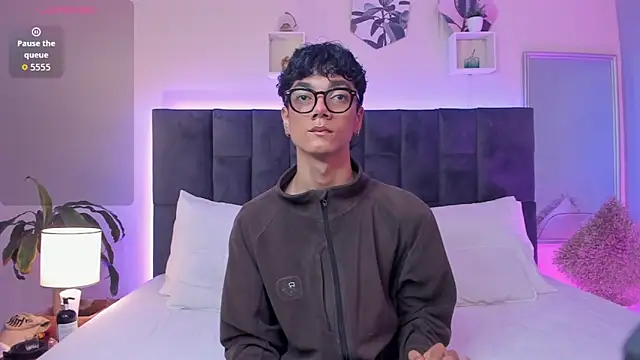 Phillicious   online show from September 2025 09:27:02 PM