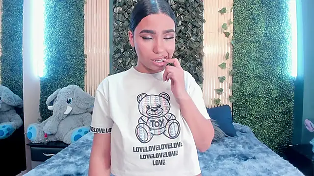 Snapshot of KhateAndersson chatting on December 2025 08:50:02 PM KhateAndersson online show from December 2025 08:50:02 PM