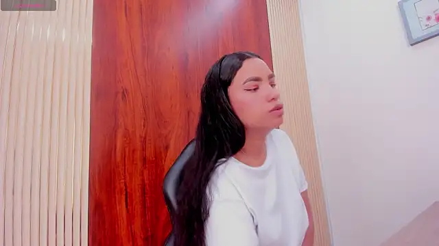 Snapshot of KhateAndersson chatting on January 2026 08:22:01 PM KhateAndersson online show from January 2026 08:22:01 PM