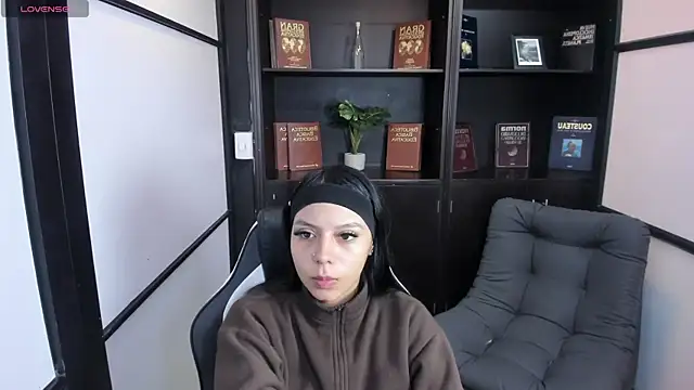 IvonnePrince  online show from October 2025 12:47:01 PM