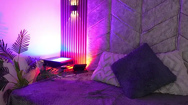 maddy1y  online show from February 2026 12:03:01 PM