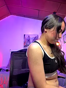 Snapshot of Eymmy_24 chatting on October 2025 03:27:01 AM Eymmy 24 online show from October 2025 03:27:01 AM