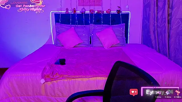 Snapshot of Eymmy_24 chatting on November 2025 04:27:01 AM Eymmy 24 online show from November 2025 04:27:01 AM