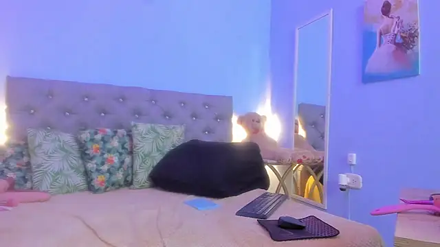 neferet opal online show from November 2025 11:59:01 PM