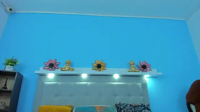 neferet opal online show from December 2025 11:12:01 PM