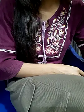 Aarti-kumri online show from October 2025 04:52:01 PM