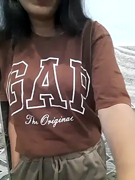 Aarti-kumri online show from November 2025 09:03:02 PM