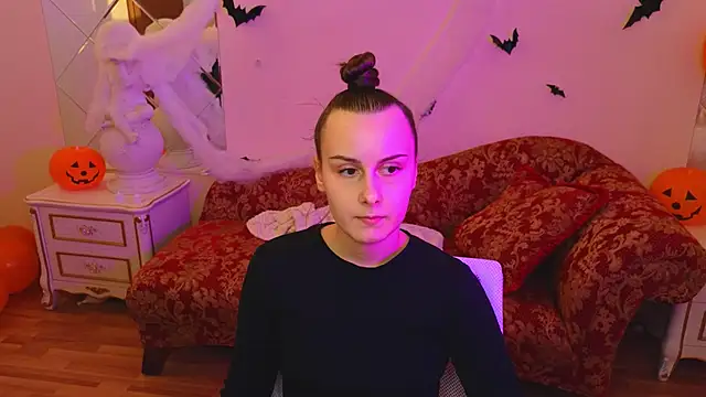 Kelly Cartier online show from October 2025 12:27:02 PM