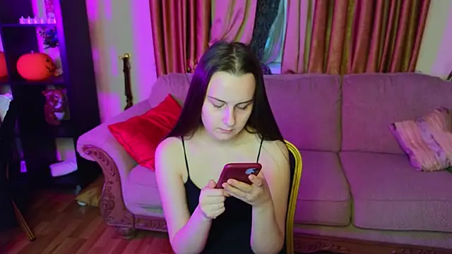 Kelly Cartier online show from November 2025 11:21:01 AM