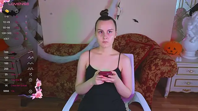 Kelly Cartier online show from November 2025 12:28:01 PM