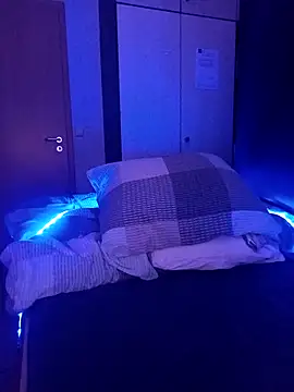 Snapshot of Teufel-in-weiss chatting on February 2026 10:03:02 PM Teufel-in-weiss online show from February 2026 10:03:02 PM