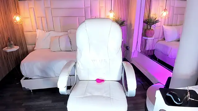 Snapshot of DulceGreem chatting on October 2025 11:44:02 AM DulceGreem online show from October 2025 11:44:02 AM