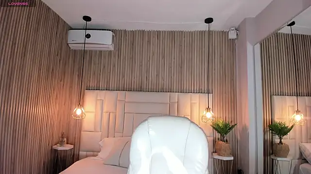 Snapshot of DulceGreem chatting on November 2025 11:34:02 AM DulceGreem online show from November 2025 11:34:02 AM