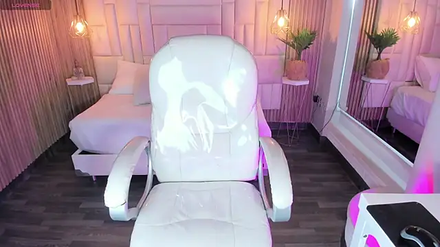 Snapshot of DulceGreem chatting on November 2025 11:35:01 AM DulceGreem online show from November 2025 11:35:01 AM