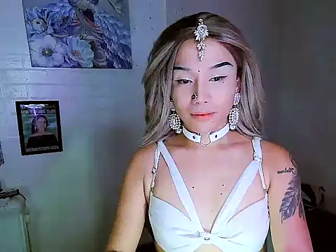 YourNikkieXxx online show from October 2025 02:41:01 PM