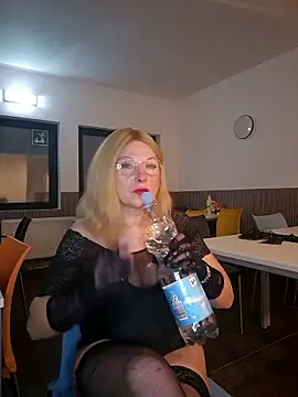 TinaLizxh online show from January 2026 11:09:01 PM