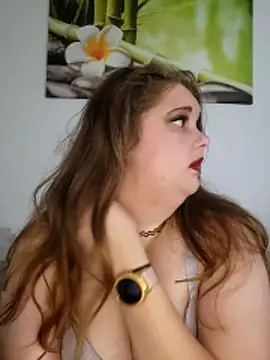 Snapshot of LioEst@xh chatting on November 2025 12:06:01 PM LioEstxh online show from November 2025 12:06:01 PM