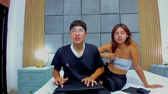 ChanellandMax online show from November 2025 07:27:01 PM