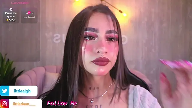 Abril Velvet a  online show from November 2025 01:11:01 PM