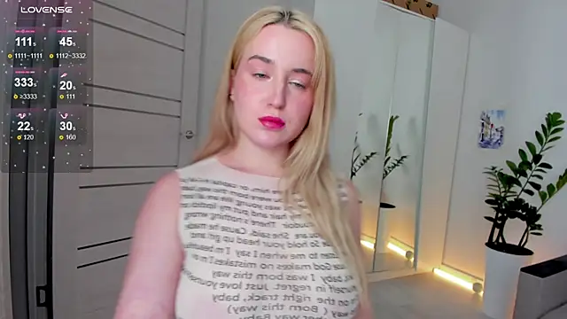 acidjuice0 online show from October 2025 10:41:01 PM