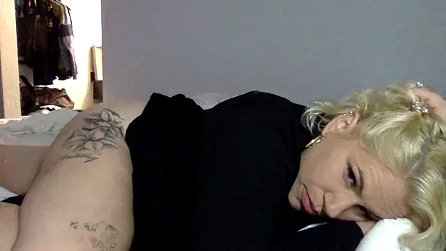 Snapshot of toomuchofafreak chatting on September 2025 06:18:02 PM toomuchofafreak online show from September 2025 06:18:02 PM