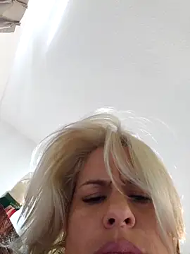 Snapshot of toomuchofafreak chatting on September 2025 04:28:01 PM toomuchofafreak online show from September 2025 04:28:01 PM