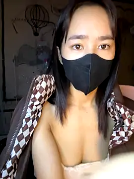 TiNa 04 online show from November 2025 11:37:01 PM