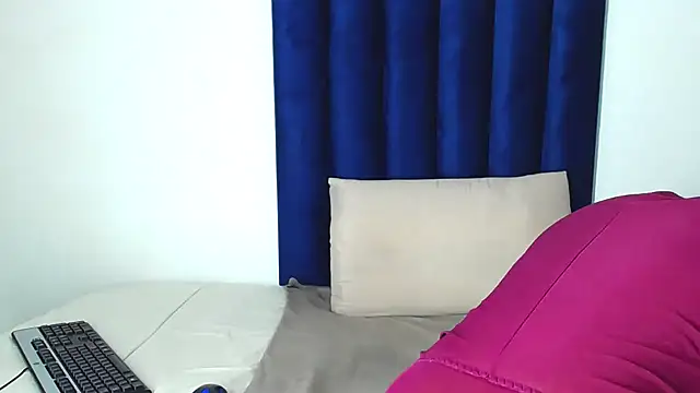 Snapshot of Pinkdollyg chatting on December 2025 09:10:02 PM Pinkdollyg online show from December 2025 09:10:02 PM