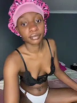 LonelyQueenxx25 online show from February 2026 06:17:01 PM