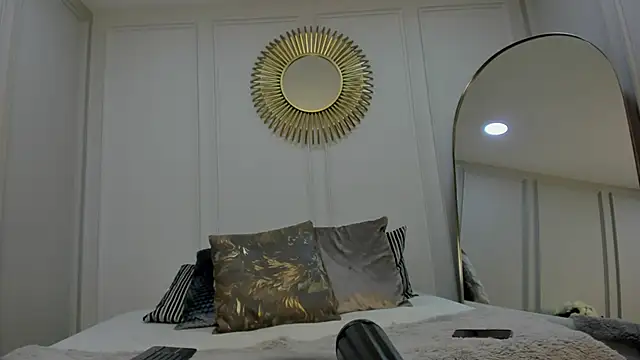 CharlotteBrownn  online show from September 2025 01:07:02 AM