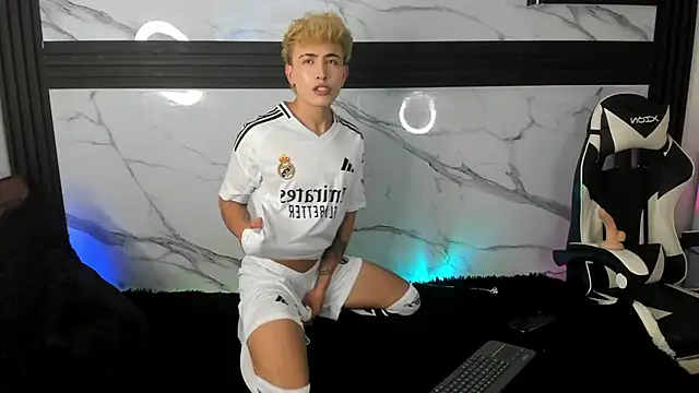 Snapshot of Saimonvela chatting on October 2025 10:48:02 PM Saimonvela online show from October 2025 10:48:02 PM