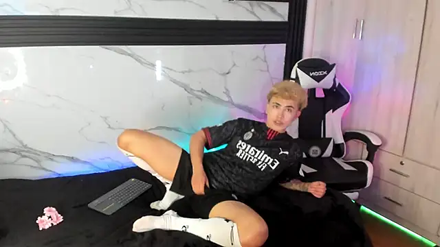 Snapshot of Saimonvela chatting on November 2025 01:38:02 AM Saimonvela online show from November 2025 01:38:02 AM