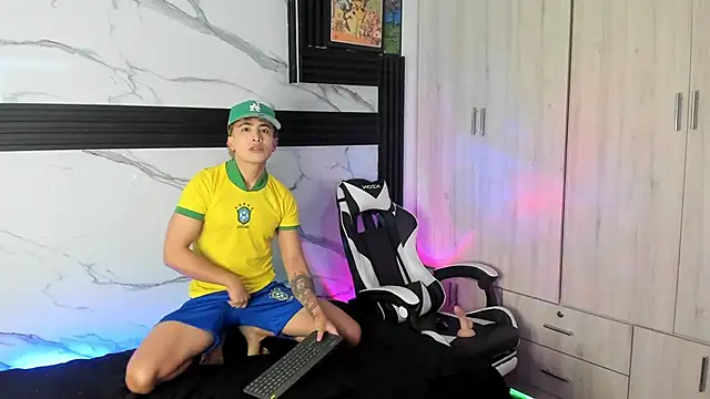 Snapshot of Saimonvela chatting on November 2025 03:45:02 PM Saimonvela online show from November 2025 03:45:02 PM