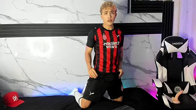 Snapshot of Saimonvela chatting on November 2025 11:10:02 AM Saimonvela online show from November 2025 11:10:02 AM