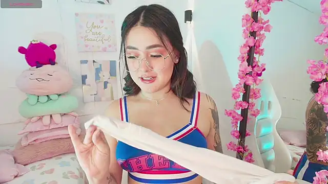 justonecute online show from September 2025 02:22:01 AM