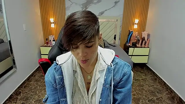 KAROLLJONES1 online show from October 2025 08:11:02 PM