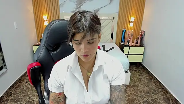 KAROLLJONES1 online show from October 2025 07:36:02 PM